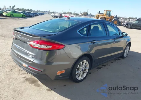 2020 Ford Fusion Plug-In Hybrid Titanium z USA, uszkodzony, nr VIN 3FA6P0SU8LR171241